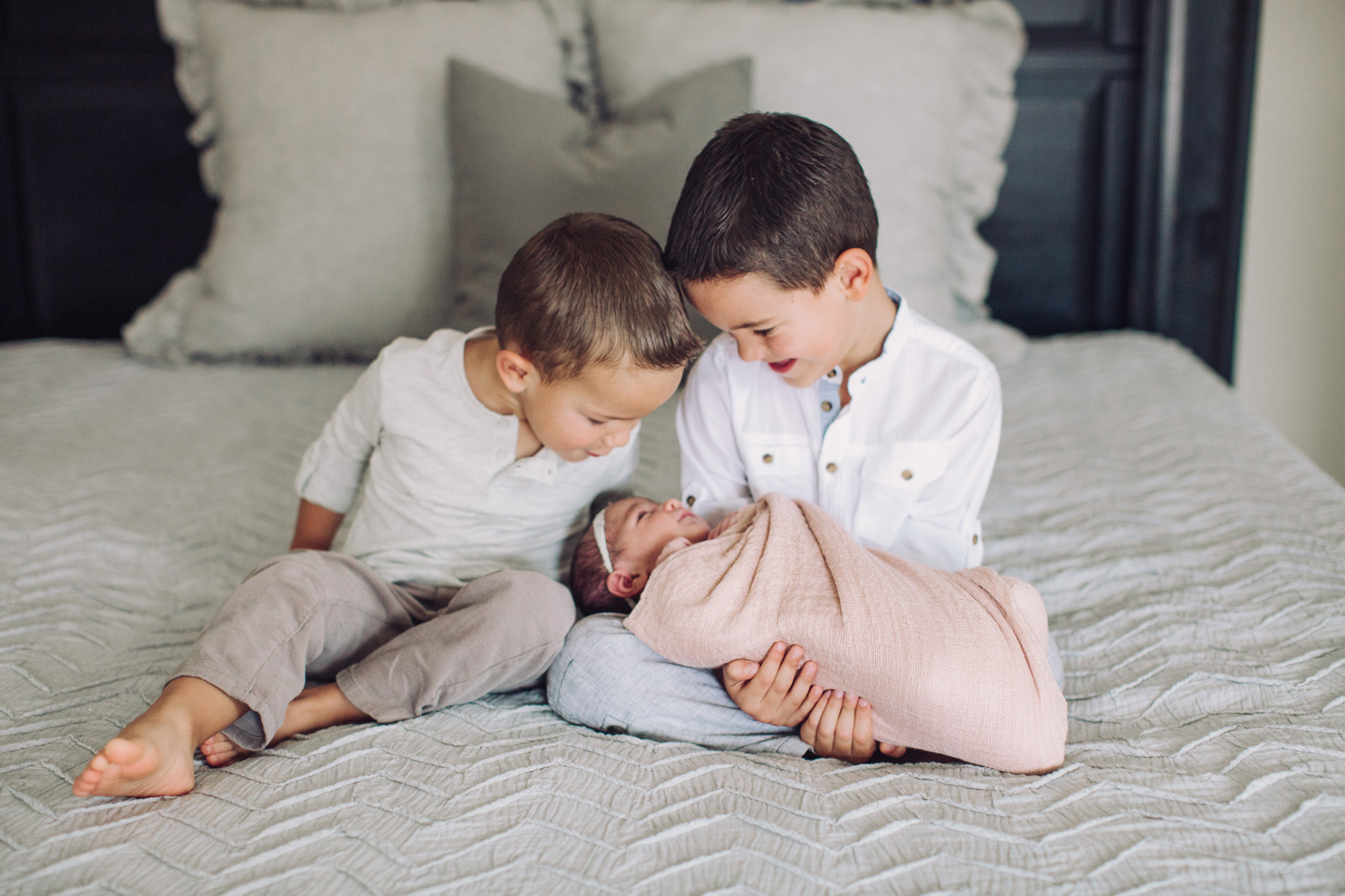 Violet Trevizo Newborn Lifestyle Family Baby Girl Siblings | Rennai Hoefer © Ten22 Studio