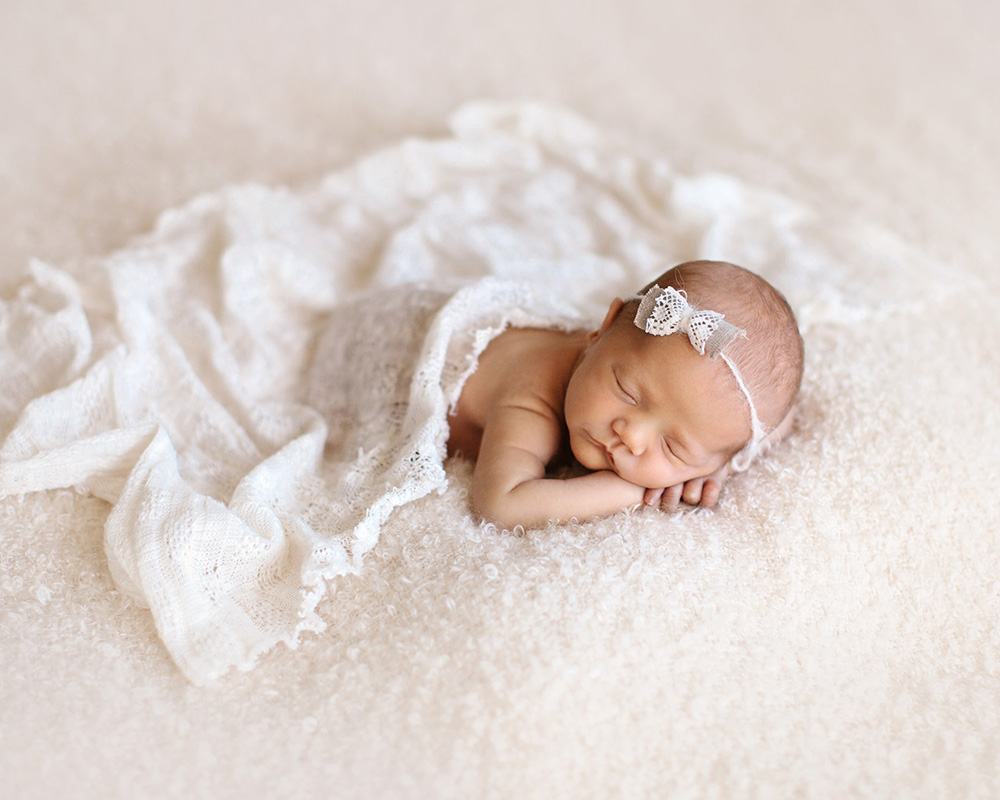 newborn: Ivory