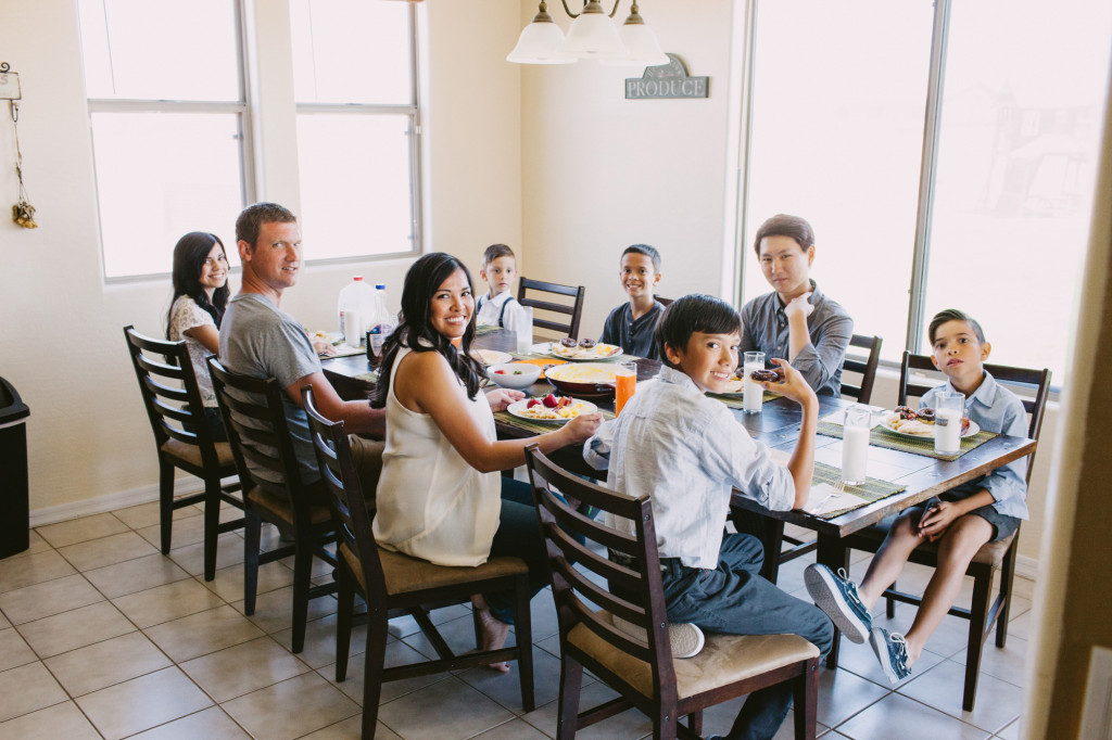 hansen family home brunch lifestyle photoshoot ten22 studio