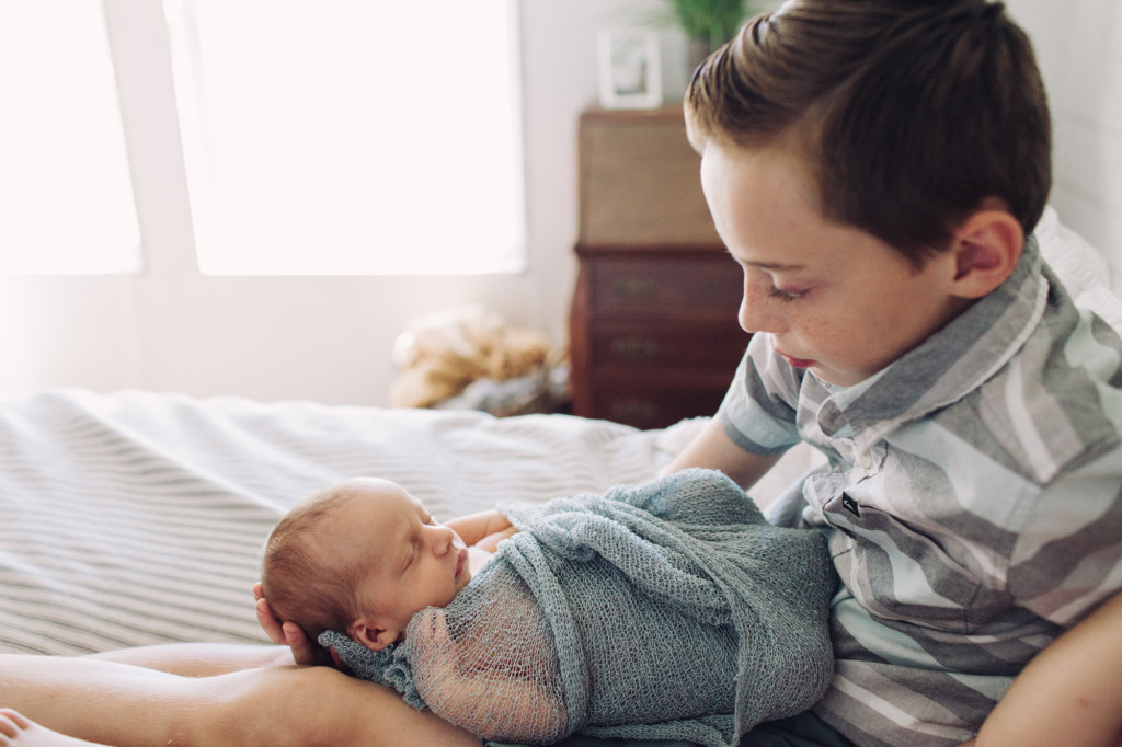 twin newborn lifestyle session ten22 studio