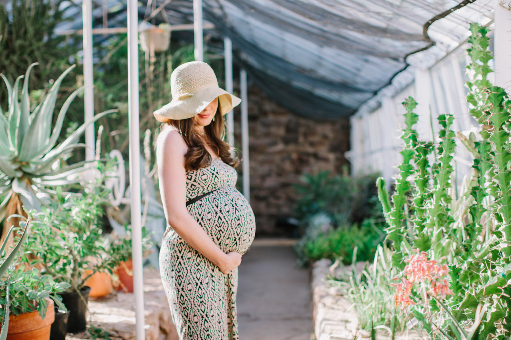 Fly Family outdoor Arizona desert greenhouse maternity photos ©Ten22 Studio | Rennai Hoefer